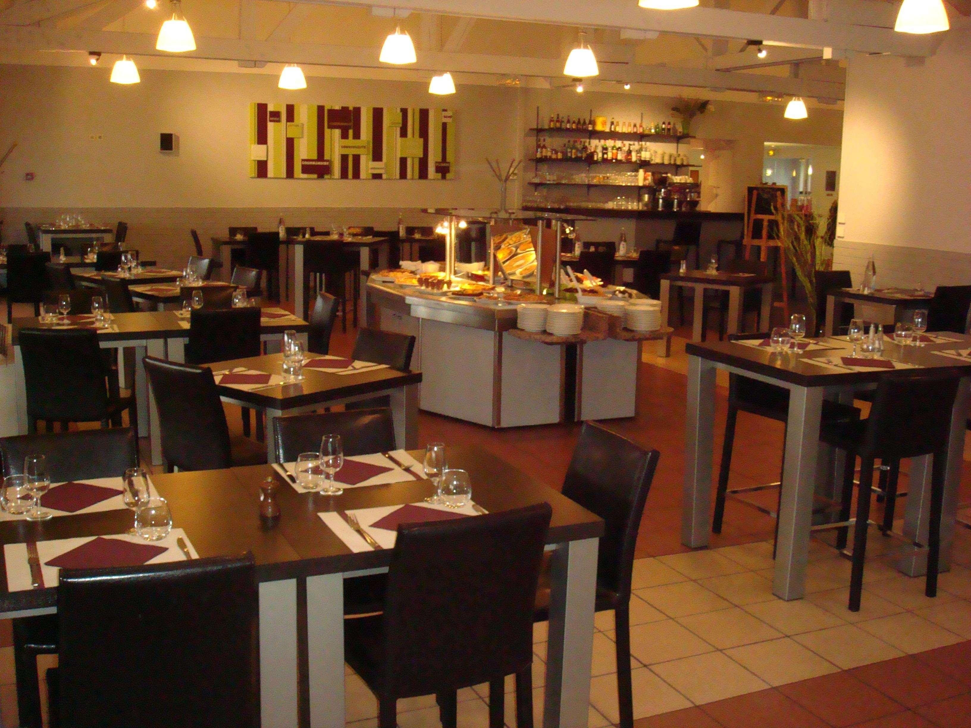 Kyriad Lille Est - Villeneuve D'Ascq Restoran fotoğraf